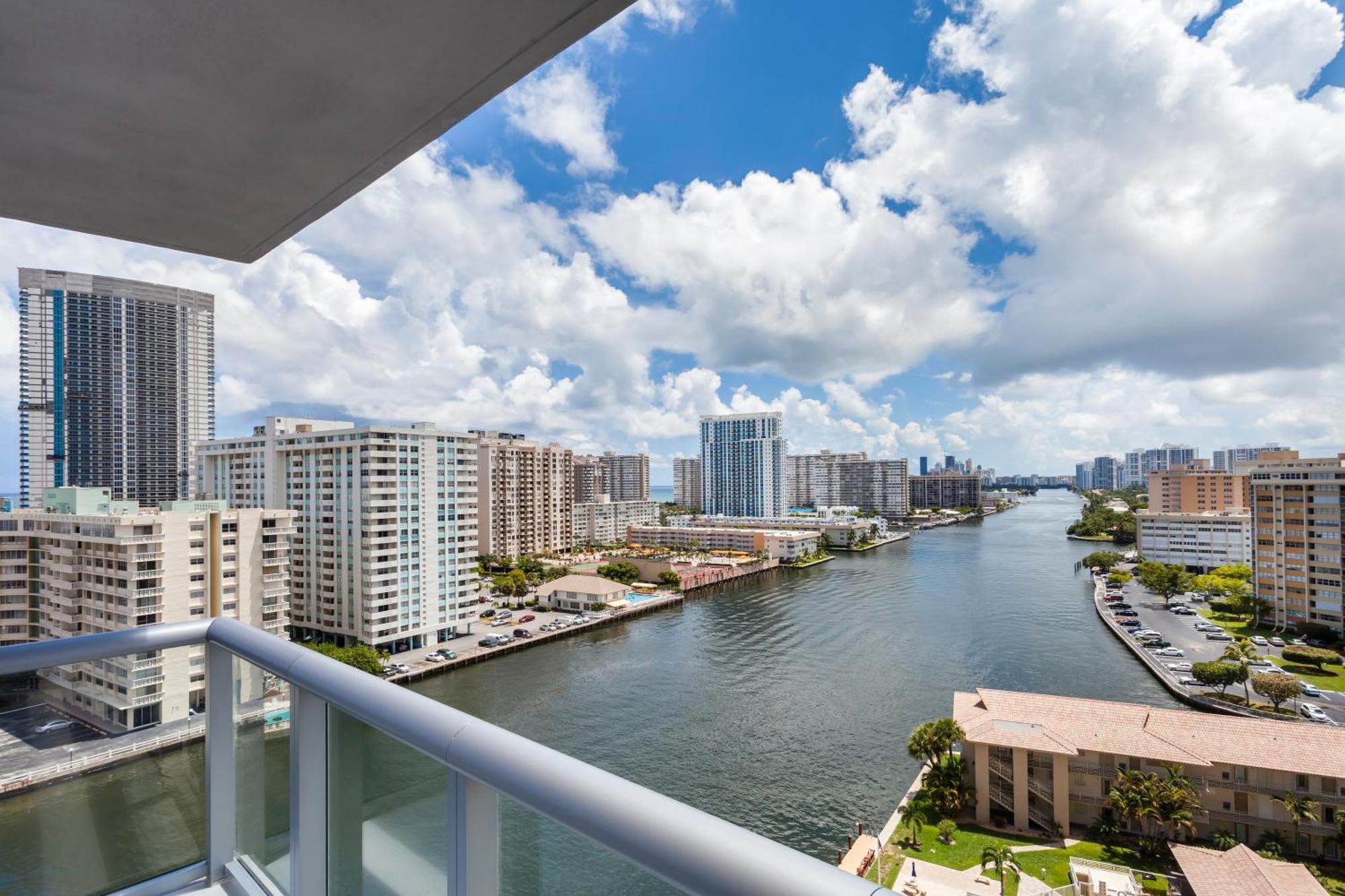 Miami Vacation Rentals At Beachwalk Resort Golden Beach Exterior photo